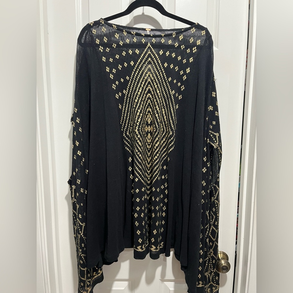 Free People Poncho sweater.  Black and gold. Sz med - Picture 2 of 2